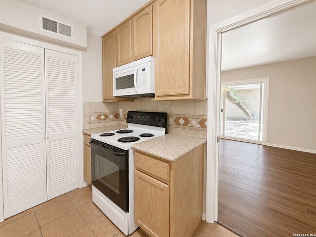 Building Photo - 342 E Terra Alta Dr