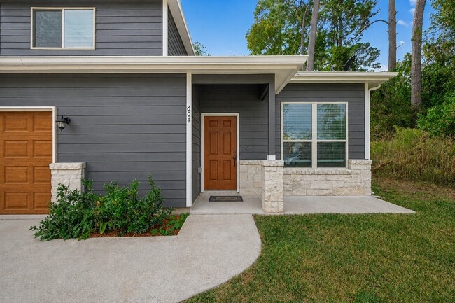 Building Photo - 804 Pearl River