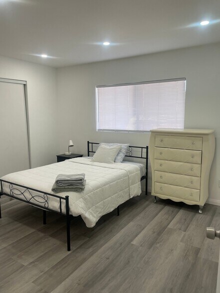 Building Photo - 3019 Brentwood Ave