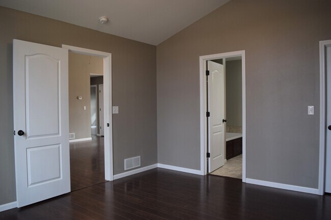 Building Photo - 3 Bedroom Home in Taylor Hills Subdivision