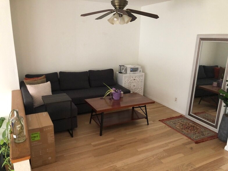 Building Photo - 3275 Caminito Eastbluff