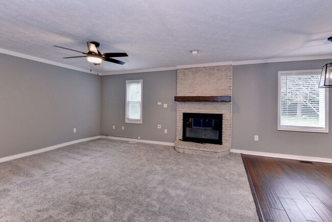 Building Photo - Beautifully Renovated Running Man Gem - Co...
