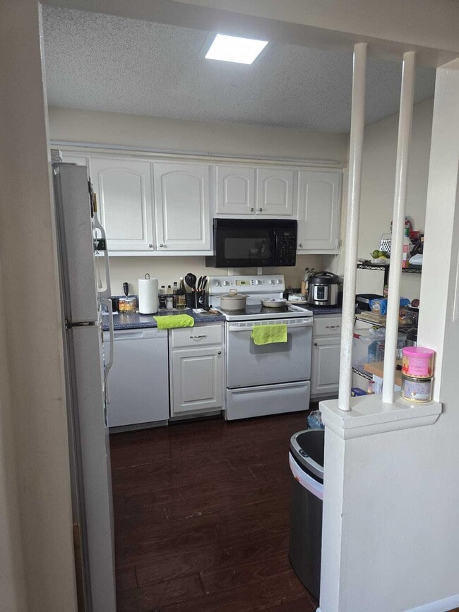 Building Photo - 5204 Bayside Dr