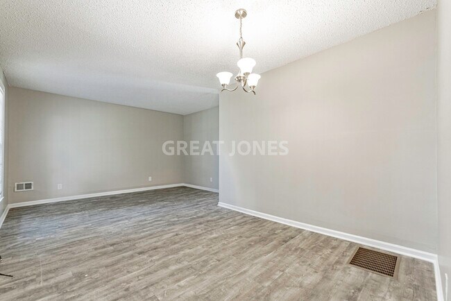 Building Photo - Charming 3 bedroom home in Columubia!