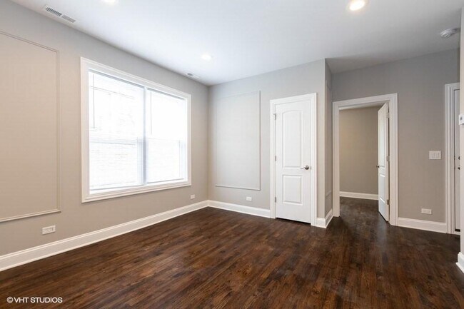 Building Photo - 2 bedroom in CHICAGO IL 60625