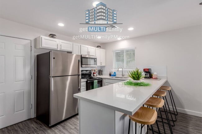 Building Photo - 515 W Pebble Beach Dr