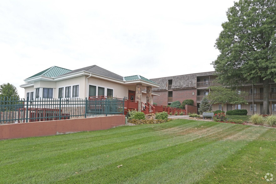 Cedar Ridge Apartments 32003330 SW Eveningside Dr Topeka KS 66614