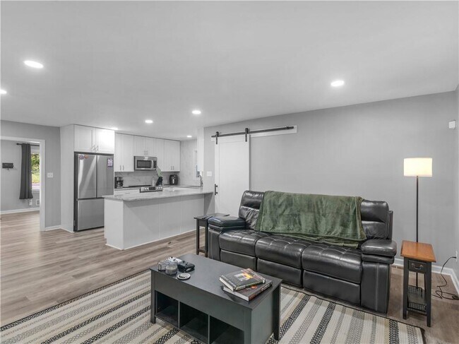 Building Photo - 2903 Monterey Dr