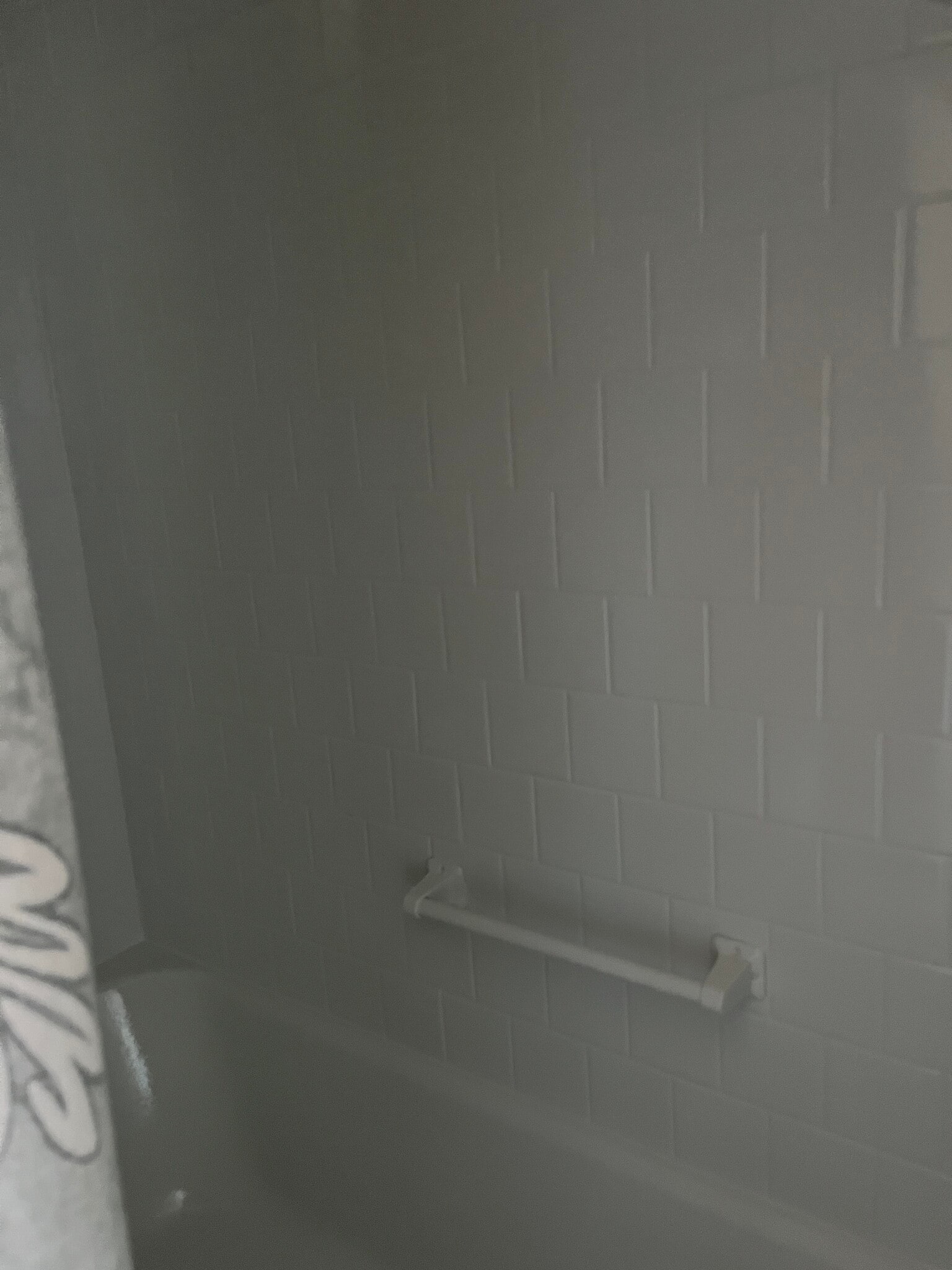 shower and tub - 581 Woonasquatucket Ave