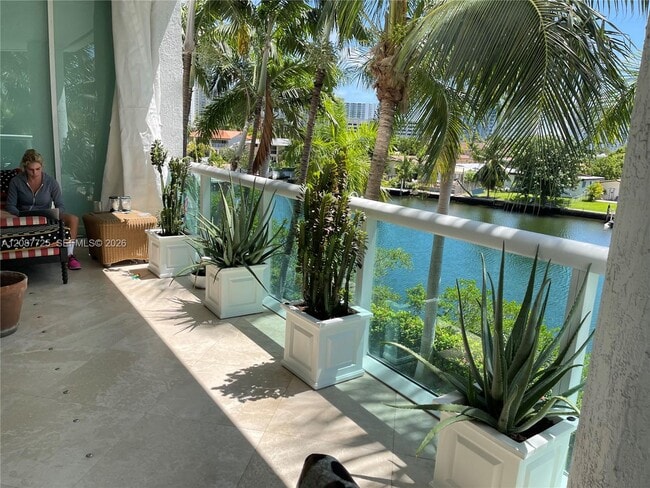 Building Photo - 16500 Collins Ave