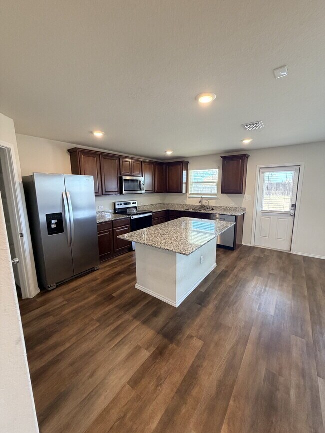 Building Photo - 631 Wild Olive Wy