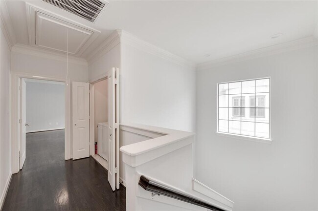 Building Photo - 1417 Bremond St