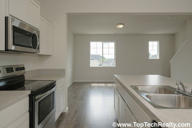 Building Photo - Beautiful North Bethany 3BR 2.5BA Townhome! Great Location, A+Schools!