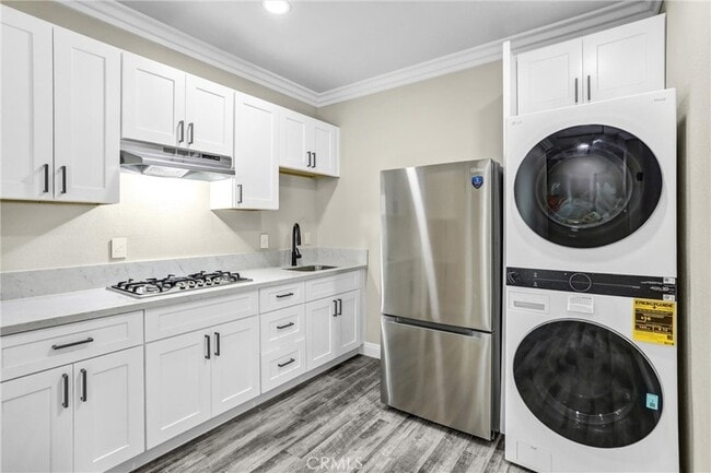 Building Photo - 3329 E Virginia Ave