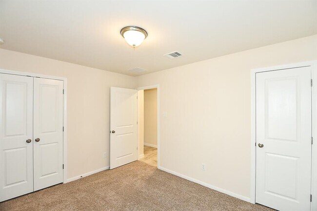 Building Photo - 23818 Willow Haven Dr