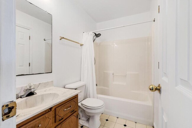 Building Photo - 4 Bedrooms/2 Bath Ranch Home!