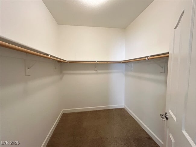 Building Photo - 136 Tilbury Ave
