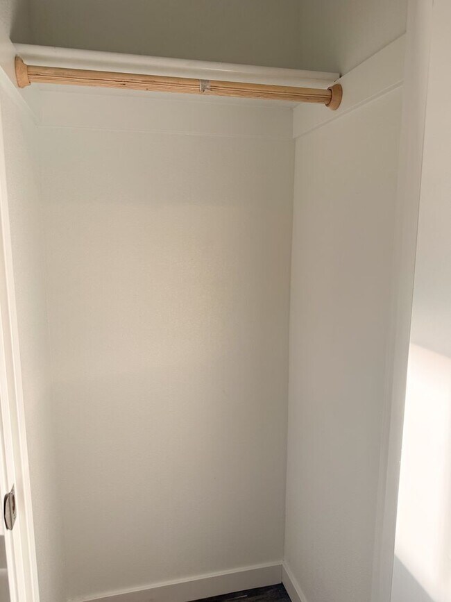 Building Photo - 505-507 NW Hillcrest Dr