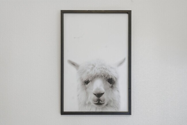 Building Photo - 4 bed with back yard in great East side location.