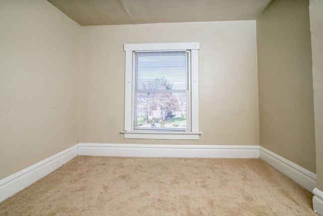 Building Photo - 402 Woodland Ave