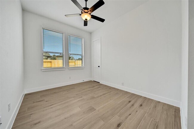 Building Photo - 13107 Wood Leaf Pk