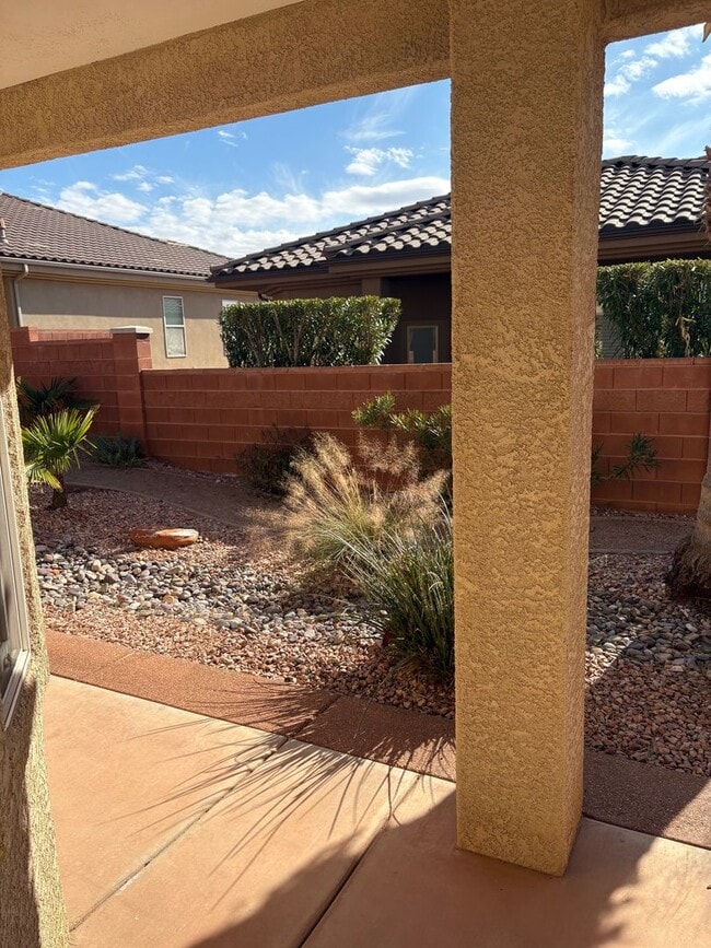 Building Photo - St. George Oasis