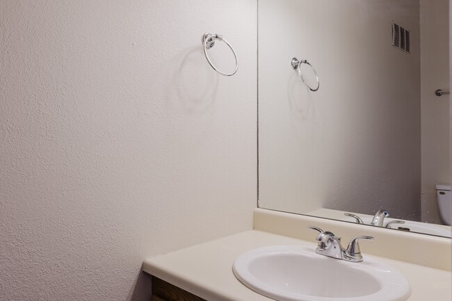 Building Photo - 21 W Golf Pl