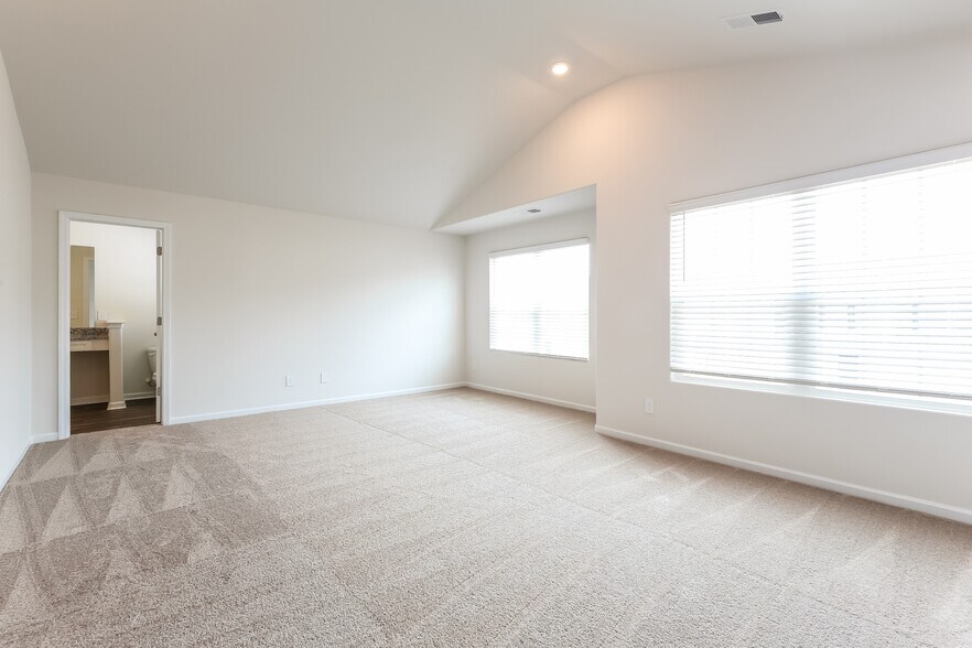 Building Photo - 2207 Southlea Dr