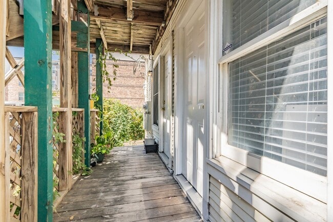 Building Photo - Efficiency apartment in the Historical Fairmount District!