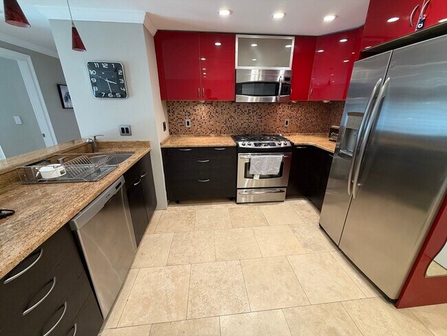 Building Photo - 44 Broadlawn Dr