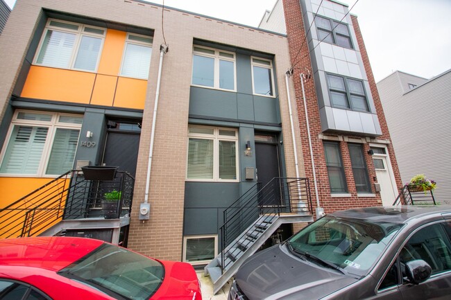 Building Photo - Modern & Efficient Point Breeze Townhome!