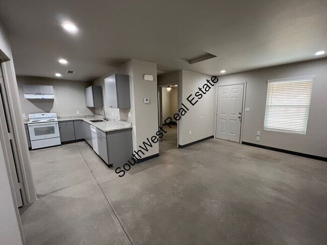 Building Photo - 2 BED 2 BATH APT ALL BILLS PAID!