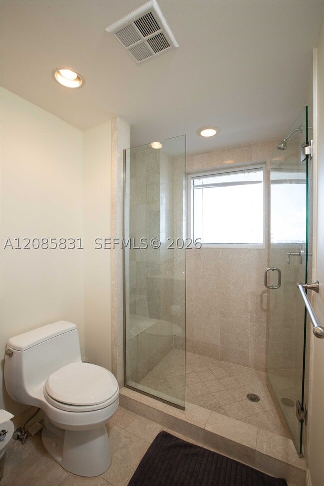 Building Photo - 6000 Island 2602 Is