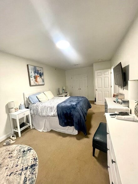 Building Photo - 393 W Broadway