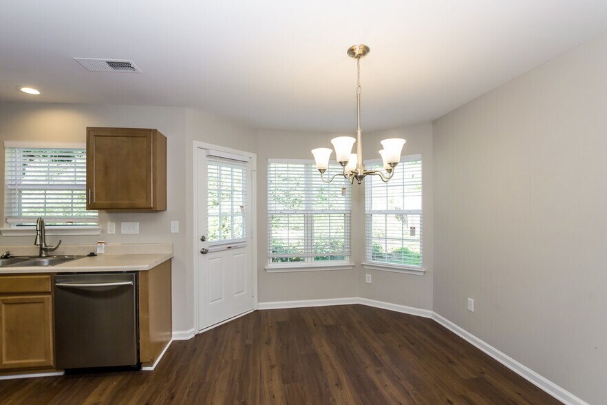 Building Photo - 5929 Brookfield Pointe Dr