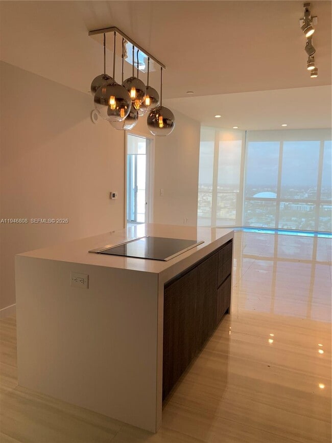 Building Photo - 851 NE 1st Ave