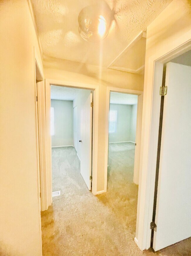 Building Photo - 3-Bedroom 2.5 bath Townhome in Imperial – ...