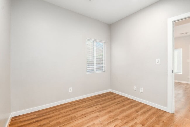 Building Photo - 1 bed/1 bath Apartment in CENTRAL PHOENIX