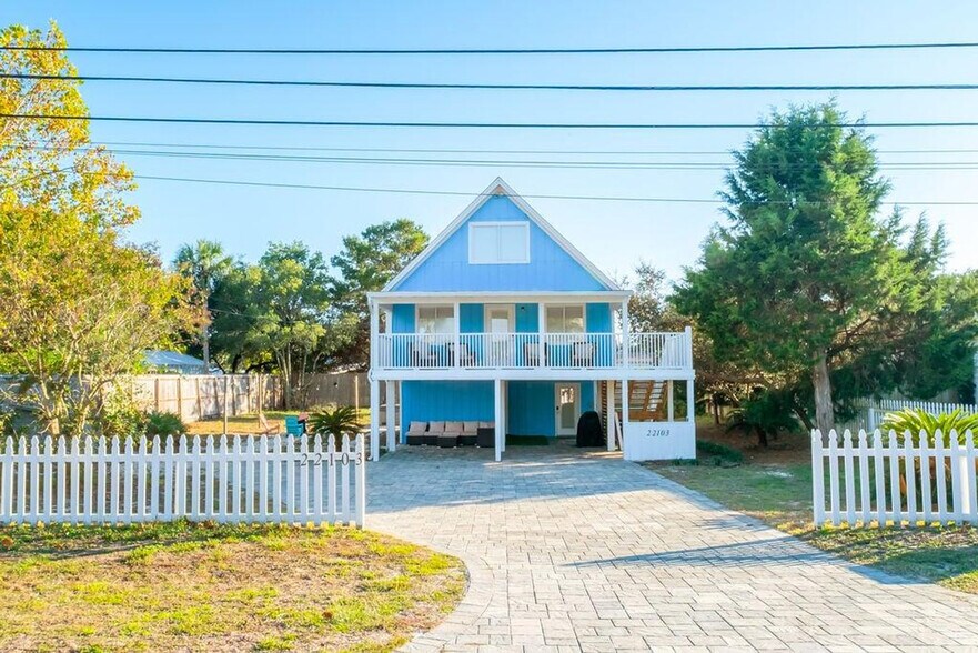 Building Photo - 22103 Lakeview Dr