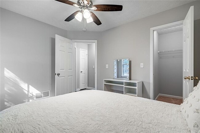 Building Photo - 2493 Barndale Dr