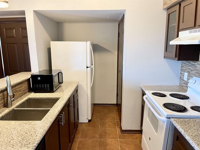 Building Photo - 14550 Fonmeadow Dr