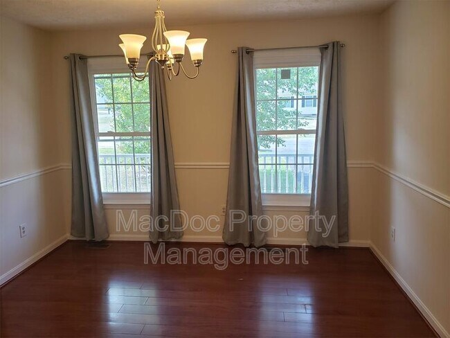 Building Photo - 7620 Regency Glen Dr
