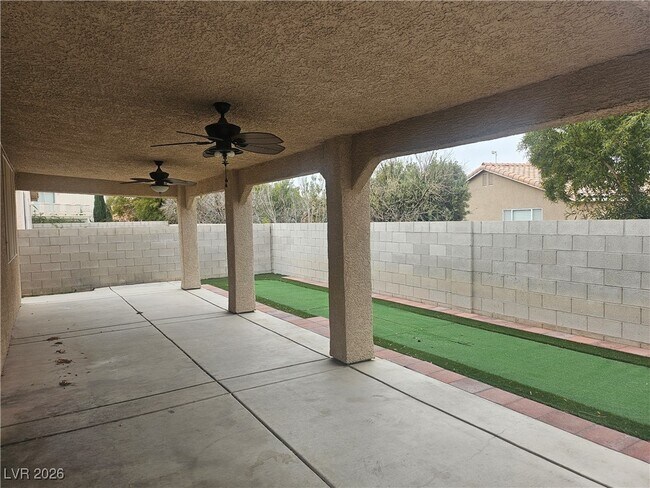 Building Photo - 2266 Surrey Meadows Ave