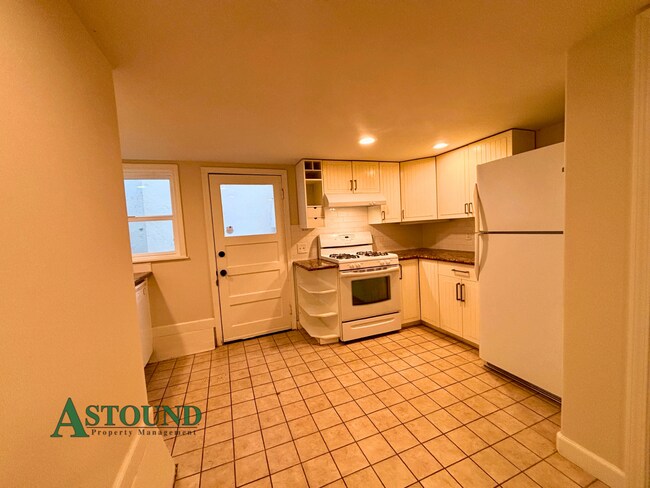 Building Photo - 915 Glendome Cir