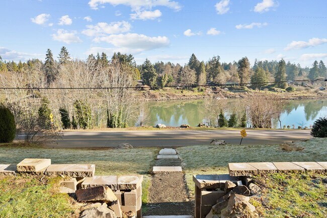 Building Photo - Lake Oswego 4 Bedroom Home w/View of Willa...