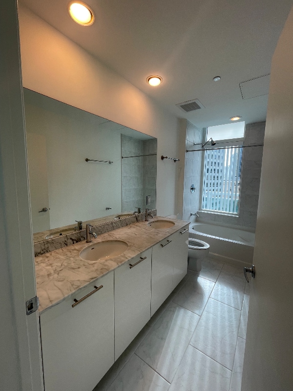 Building Photo - 950 Brickell Bay Dr