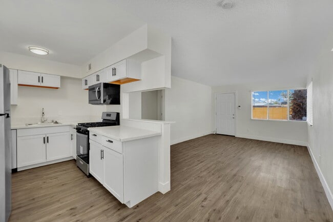 Building Photo - 1304 Rexford Pl