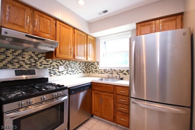 Building Photo - 1404 Normandy Ct