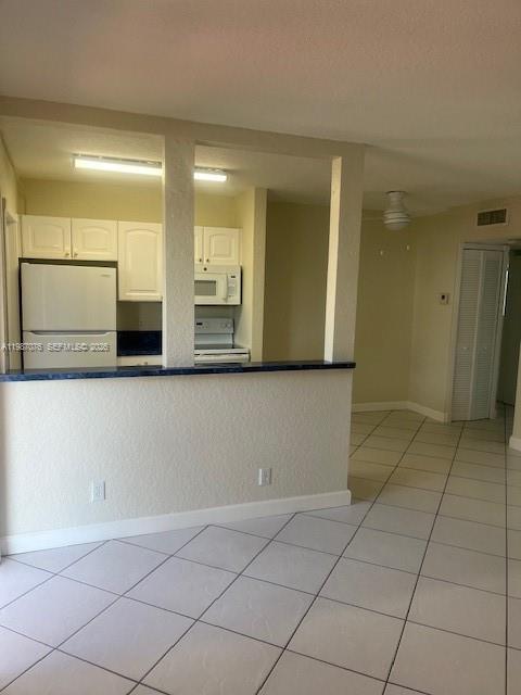 Building Photo - 5050 Bayview Dr