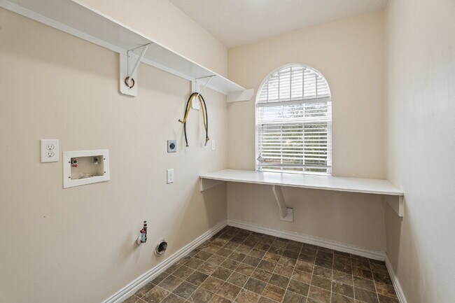 Building Photo - "Charming 4-Bed Home with Elegant Granite Touches & 2.5 Baths!"